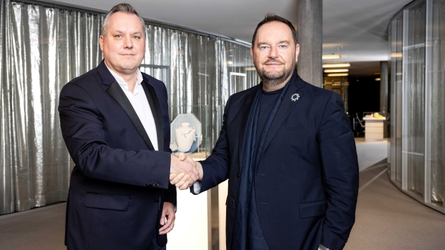 Swarowski expandiert mit Coty ins Duftsegment - Jean Holtzmann (l.), Coty Chief Brands Officer Prestige, und Michele Molon (r.), Swarovski Chief Commercial Officer - Quelle: Tom Steinlechner
